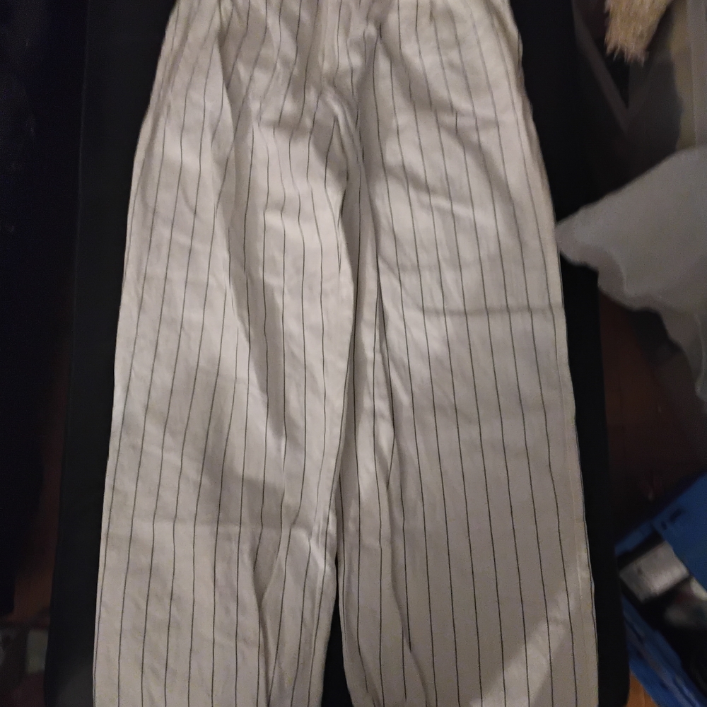 GAP Cream Pants with Black Stripes - Picture 5 of 5